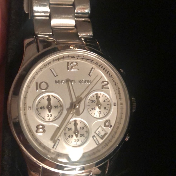 Two Michael Kors watches, used, (gold & silver). - Picture 4 of 4